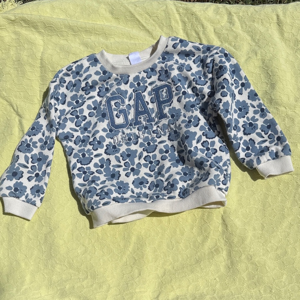 GAP Kids white and Blue Floral sweatshirt